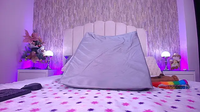 Snapshot of raven_lilith_ chatting on December 18, 2025, 3:23 am raven lilith online show from December 18, 2025, 3:23 am