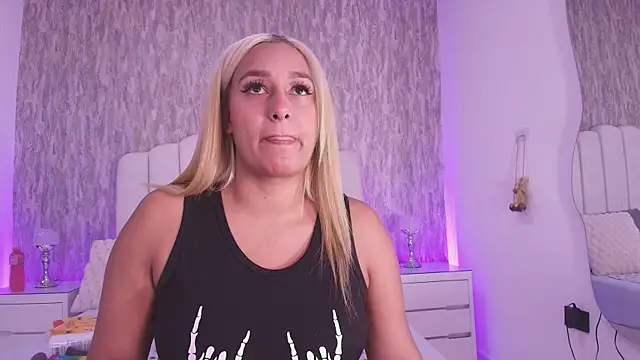 raven lilith  online show from April 22, 2026, 3:09 am