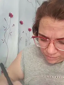 karlythothxh online show from December 1, 2025, 4:34 pm