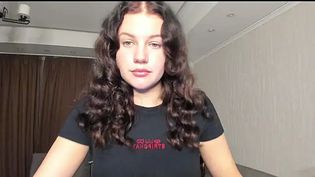 likaxxx online show from December 5, 2024, 2:11 pm