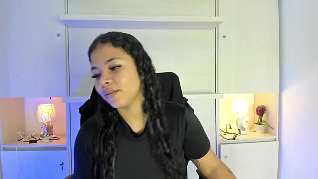 SophiaaStone online show from April 14, 2026, 12:22 pm