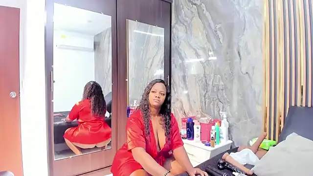 LauraSaenz01 online show from February 26, 2025, 3:21 am