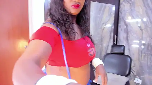 LauraSaenz01 online show from November 1, 2025, 3:30 am