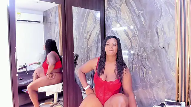 LauraSaenz01 online show from November 8, 2025, 3:39 am