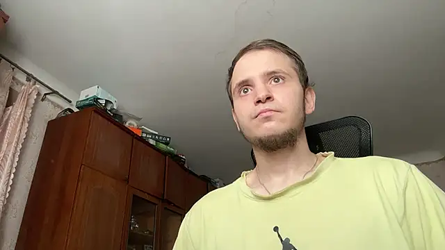 sweaticeboy online show from July 11, 2026, 7:22 am