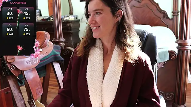 Snapshot of thornburyrose chatting on February 17, 2025, 8:26 pm thornburyrose online show from February 17, 2025, 8:26 pm