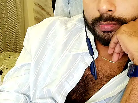 SHENOY3 online show from November 5, 2025, 4:18 pm