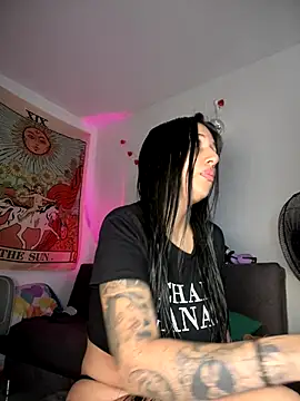 kiaraglam2 online show from October 15, 2025, 1:22 pm