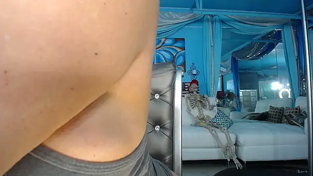 ADRIANNA FOX online show from March 27, 2026, 5:45 pm