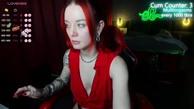 MaxPhoenixx online show from December 2, 2024, 5:04 pm