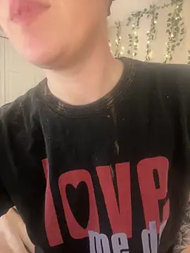 thetinyblue online show from March 7, 2025, 4:44 pm