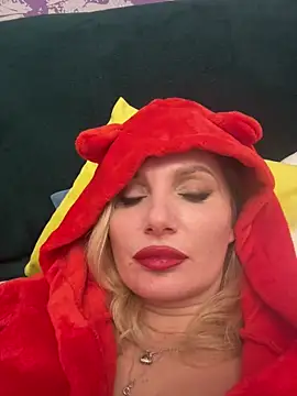 Snapshot of AngelOxy chatting on December 18, 2024, 6:14 pm AngelOxy online show from December 18, 2024, 6:14 pm