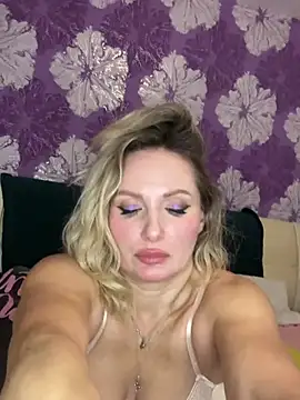 Snapshot of AngelOxy chatting on December 19, 2024, 4:46 pm AngelOxy online show from December 19, 2024, 4:46 pm