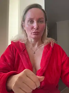 Snapshot of AngelOxy chatting on January 4, 2025, 7:34 am AngelOxy online show from January 4, 2025, 7:34 am