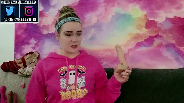 Snapshot of Kellylynn69 chatting on October 14, 2025, 11:05 pm Kellylynn69 online show from October 14, 2025, 11:05 pm