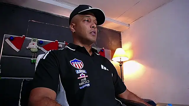 Snapshot of liam_howard chatting on December 4, 2025, 7:33 pm liam howard online show from December 4, 2025, 7:33 pm