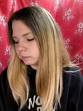 Zuli Kiska online show from November 5, 2025, 8:36 am