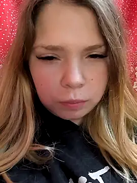 Zuli Kiska online show from December 3, 2025, 8:18 pm