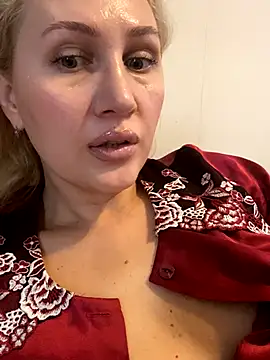 YourBlondee online show from November 5, 2025, 2:44 am