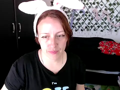 kittykalor09 online show from April 5, 2026, 4:37 pm