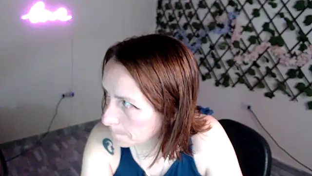 kittykalor09 online show from April 14, 2026, 2:06 am