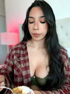 LoveLillyy online show from December 17, 2025, 7:20 pm