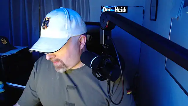 Snapshot of DerPornoPete chatting on December 8, 2024, 3:32 am DerPornoPete online show from December 8, 2024, 3:32 am