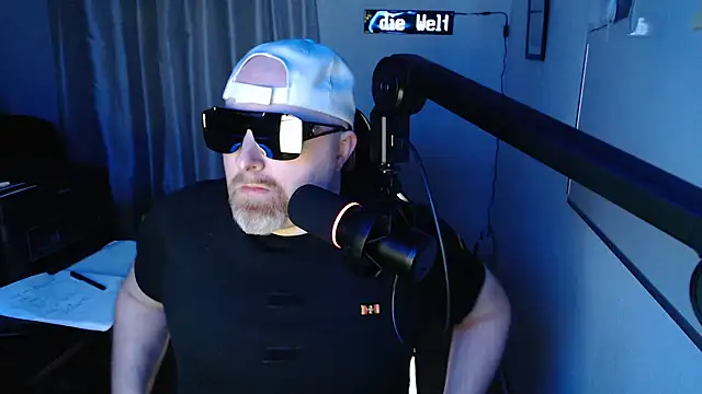 Snapshot of DerPornoPete chatting on February 1, 2025, 10:34 pm DerPornoPete online show from February 1, 2025, 10:34 pm