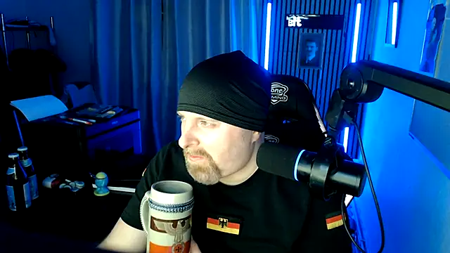 DerPornoPete online show from April 22, 2026, 9:49 pm