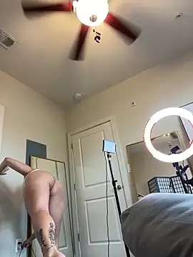 Snapshot of bellafreakyfun chatting on September 24, 2025, 4:32 pm bellafreakyfun online show from September 24, 2025, 4:32 pm