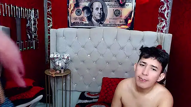 Snapshot of shannentrans chatting on December 3, 2024, 11:46 pm shannentrans online show from December 3, 2024, 11:46 pm