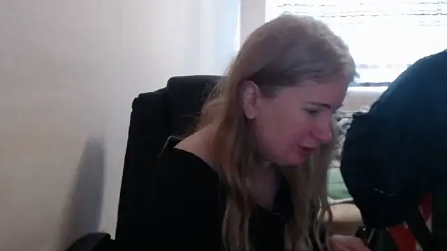 PeterAndJen online show from April 4, 2026, 5:49 am