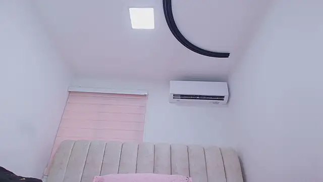 Snapshot of timkerbell_ chatting on December 2, 2025, 7:20 pm timkerbell online show from December 2, 2025, 7:20 pm