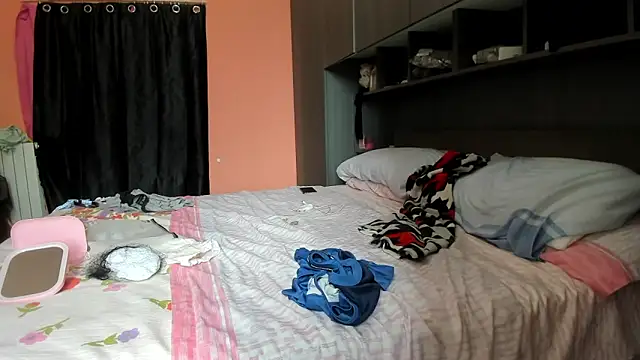 wanderlustxxx  online show from October 19, 2025, 1:34 pm