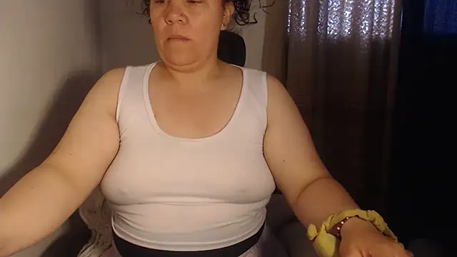 Snapshot of agathamiller01 chatting on July 6, 2026, 11:29 am agathamiller01 online show from July 6, 2026, 11:29 am
