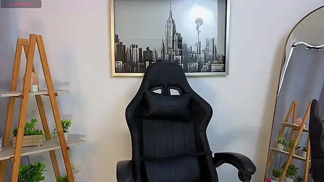 bella  adams online show from October 9, 2025, 7:45 pm