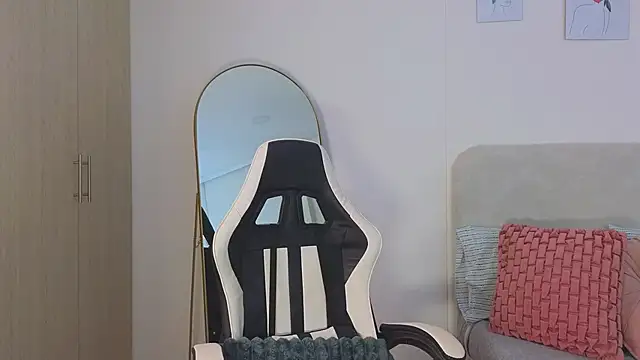 bella  adams online show from February 15, 2026, 12:36 pm