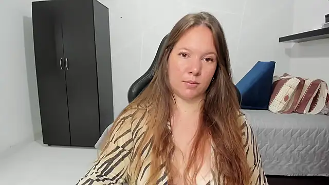 tamy shine87 online show from September 28, 2025, 7:41 pm