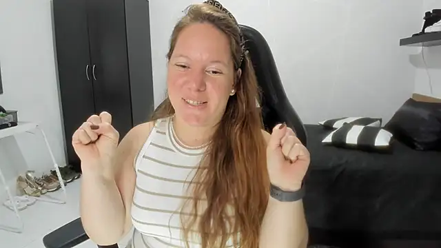 tamy shine87 online show from November 15, 2025, 9:43 pm