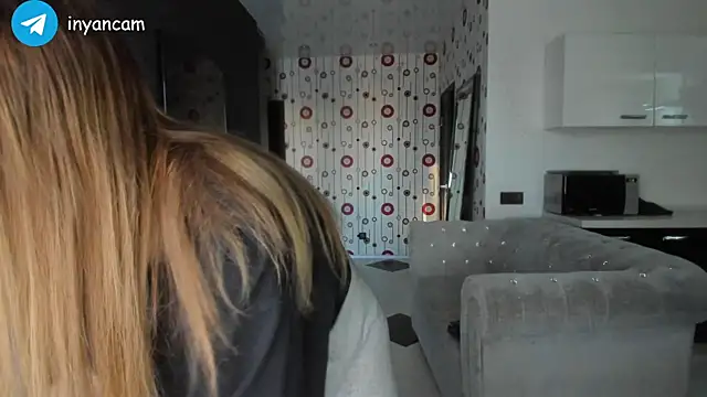 Snapshot of _in_yan chatting on December 17, 2024, 4:12 am  in yan online show from December 17, 2024, 4:12 am