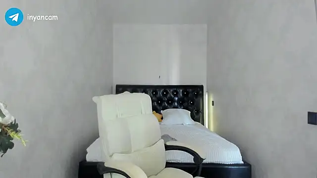 Snapshot of _in_yan chatting on March 17, 2025, 3:03 am  in yan online show from March 17, 2025, 3:03 am