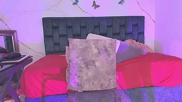 IsiisLovei online show from March 5, 2026, 2:46 pm