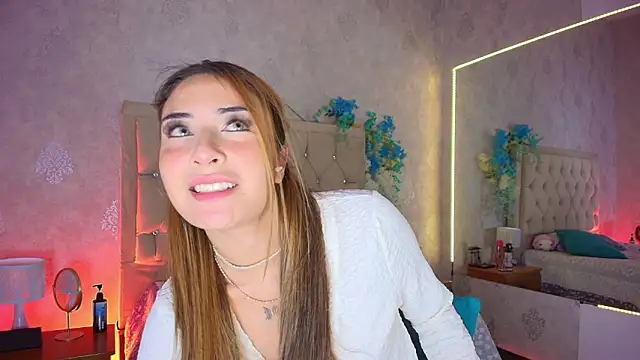 Snapshot of nini_love01 chatting on October 11, 2025, 4:12 am nini love01 online show from October 11, 2025, 4:12 am