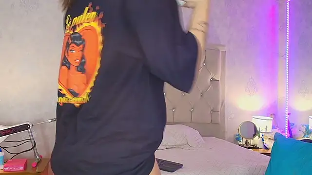 Snapshot of nini_love01 chatting on February 8, 2026, 4:05 am nini love01 online show from February 8, 2026, 4:05 am