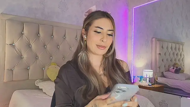 Snapshot of nini_love01 chatting on February 17, 2026, 4:09 am nini love01 online show from February 17, 2026, 4:09 am