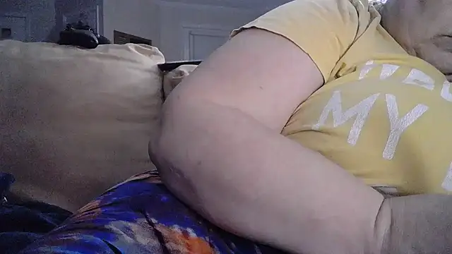 Snapshot of atlwebbie75 chatting on November 17, 2025, 12:38 am atlwebbie75 online show from November 17, 2025, 12:38 am