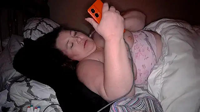 Snapshot of atlwebbie75 chatting on February 14, 2026, 9:17 am atlwebbie75 online show from February 14, 2026, 9:17 am