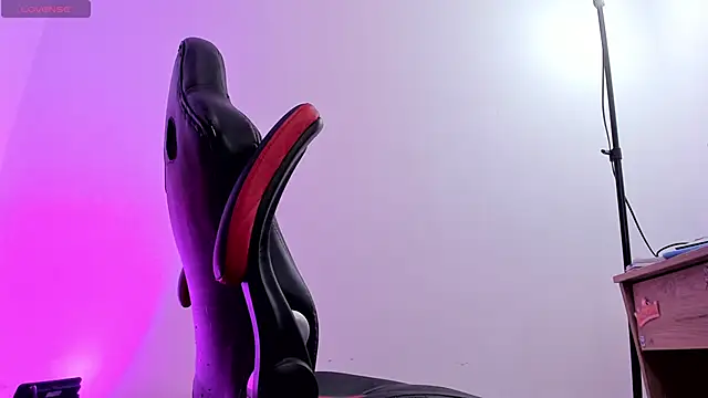 Snapshot of MaryJaneDove chatting on December 20, 2024, 9:00 am MaryJaneDove online show from December 20, 2024, 9:00 am