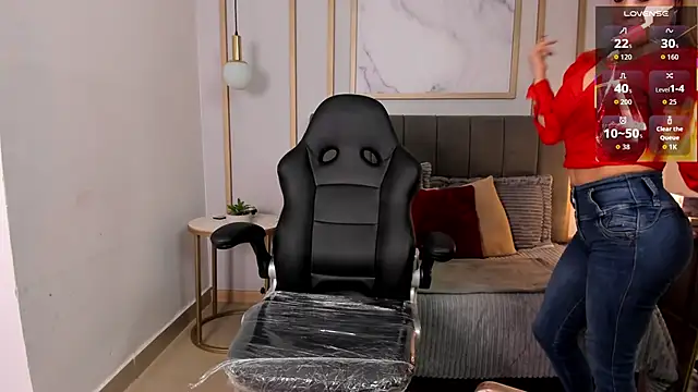 Holly madison  online show from April 6, 2026, 1:12 pm