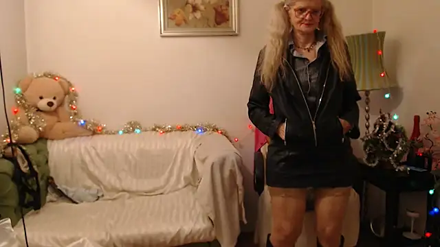 Snapshot of BlairFort chatting on December 15, 2024, 2:05 pm BlairFort online show from December 15, 2024, 2:05 pm